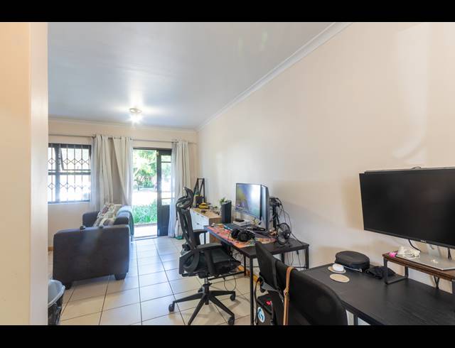 1 BEDROOM APARTMENT TO LET IN RONDEBOSCH VILLAGE